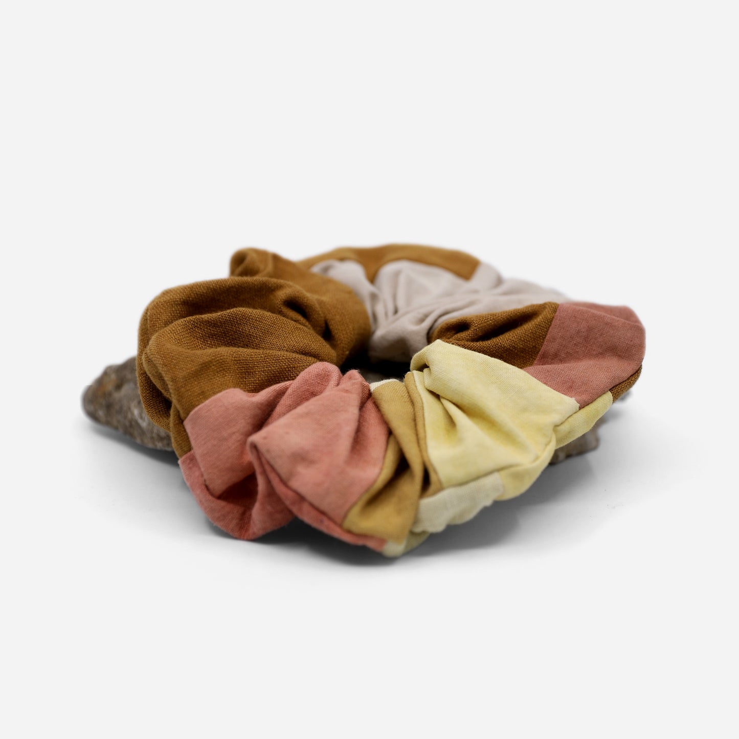 BOTANICALLY DYED SCRUNCHIE