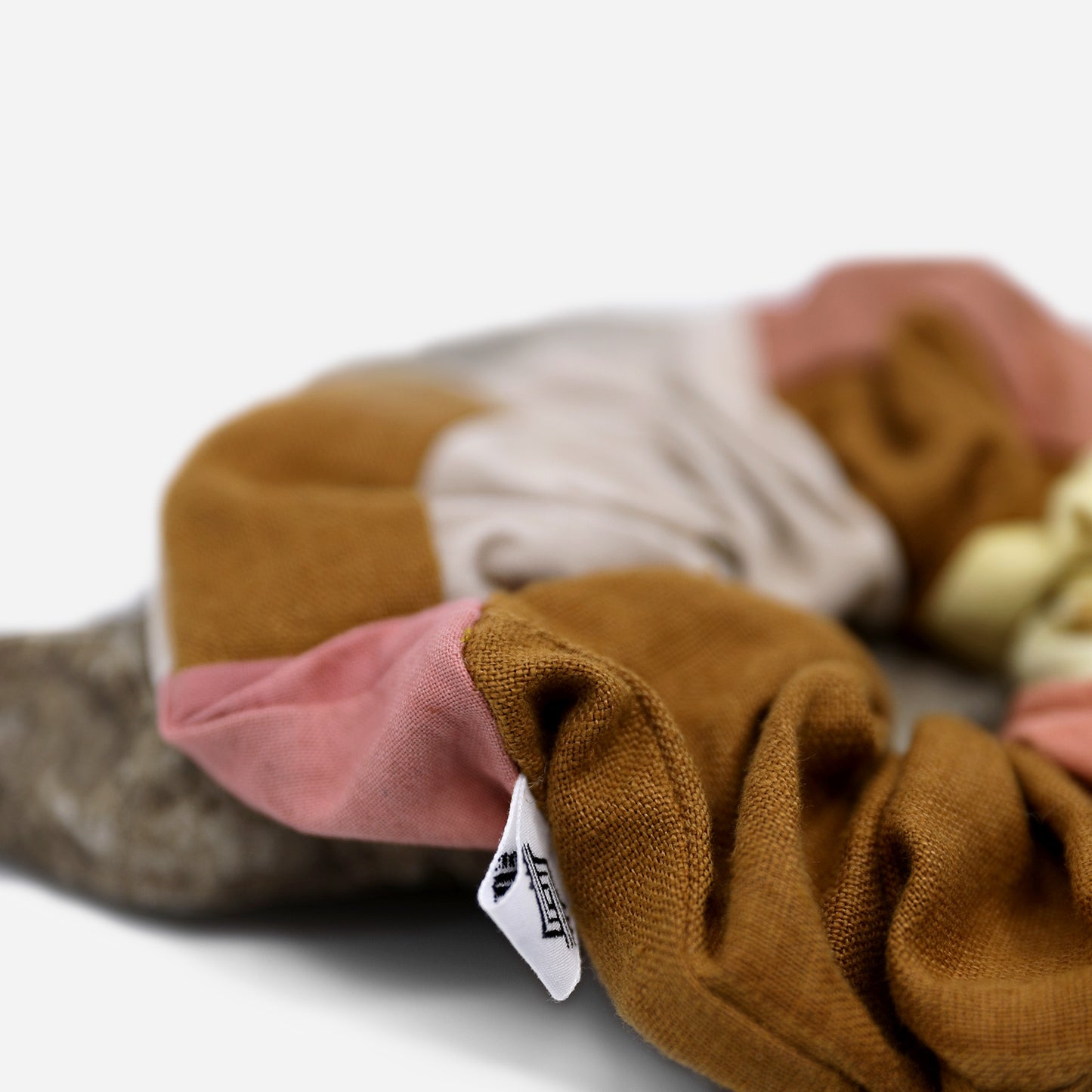 BOTANICALLY DYED SCRUNCHIE